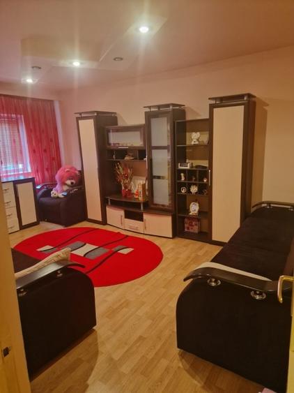 Apartament cu 2 camere decomandat, mobilat în Central