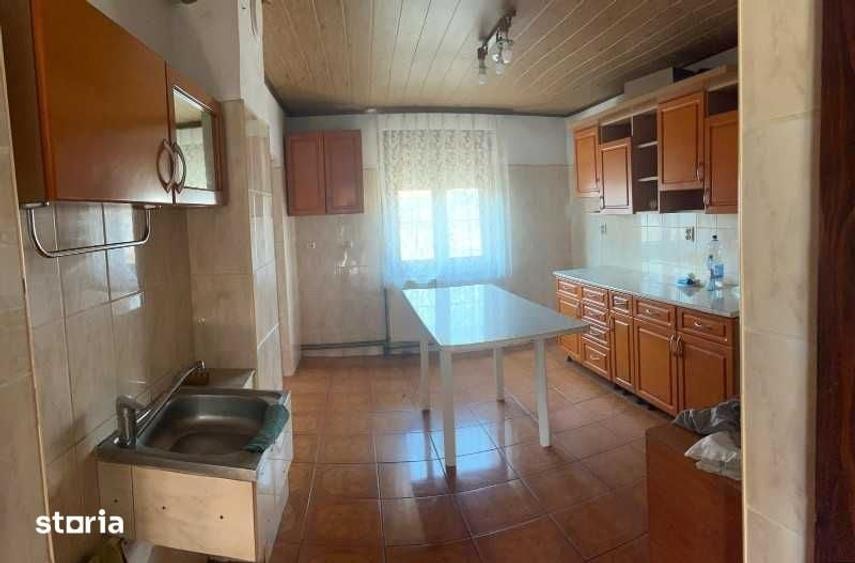 Casă cu 4 camere cu Teren 250 Mp în Vladimirescu
