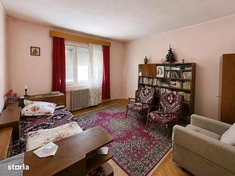Casă cu 4 camere în Central