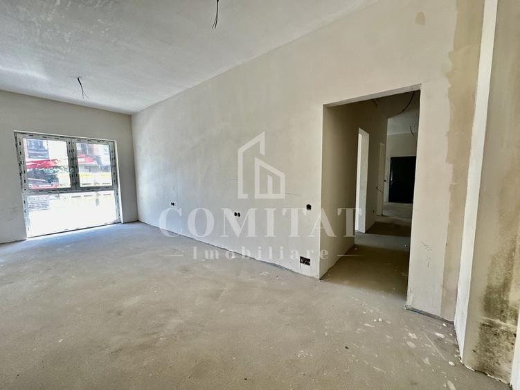 Apartament cu 3 camere semidecomandat în Florești