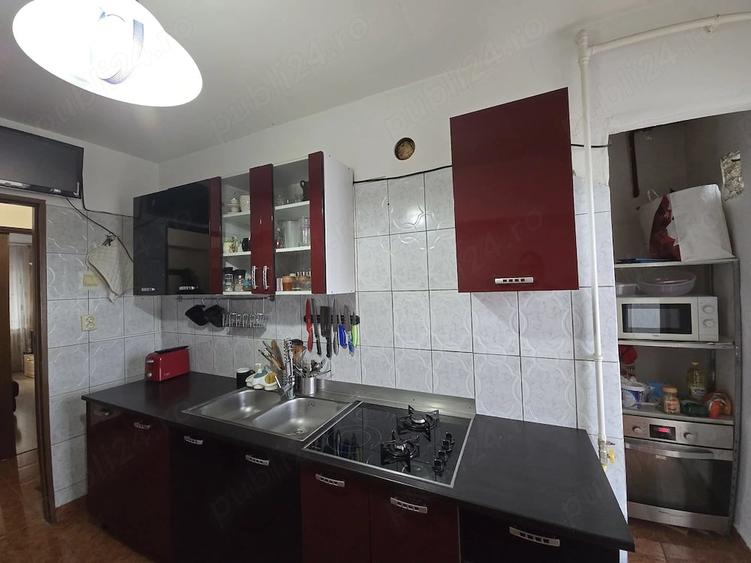 Apartament cu 3 camere decomandat în Astra