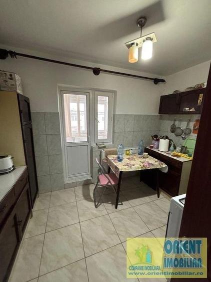 Apartament cu 3 camere decomandat în Dacia