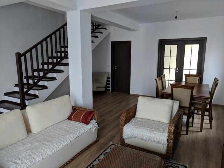 Duplex cu 4 camere cu Teren 150 Mp în Bucium