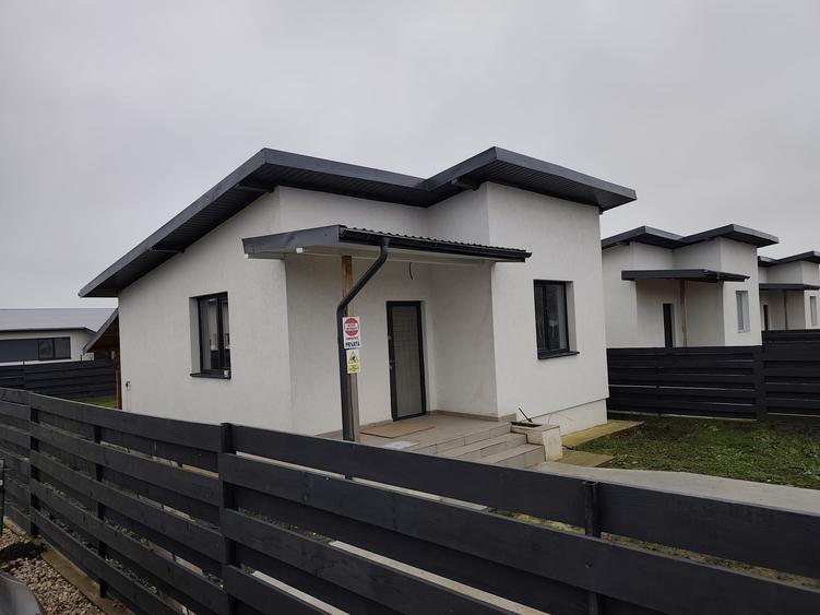 Casă individuală cu 3 camere cu Teren 320 Mp în Crevedia