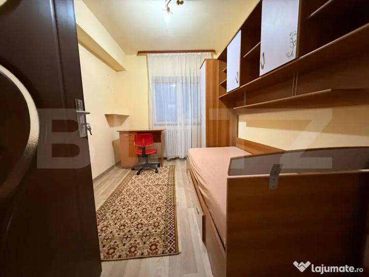 Apartament cu 3 camere decomandat în Cetate