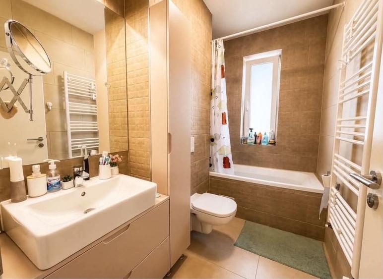 Apartament cu 3 camere decomandat în Tractorul