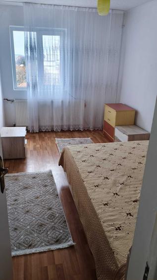 Apartament cu 3 camere decomandat în Exterior Vest