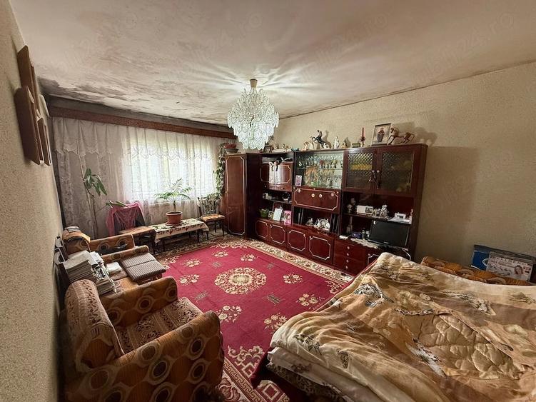 Apartament cu 3 camere decomandat în Burdujeni