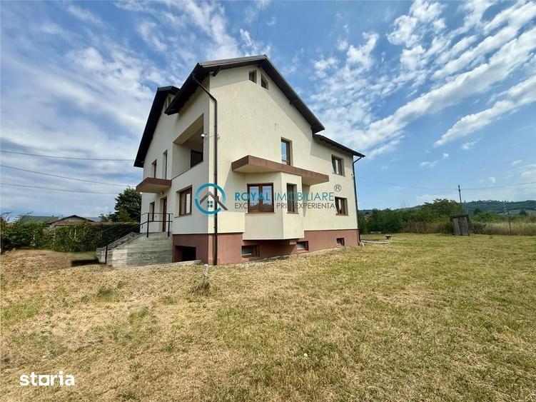 Casă cu 5 camere cu Teren 3700 Mp în Boldești