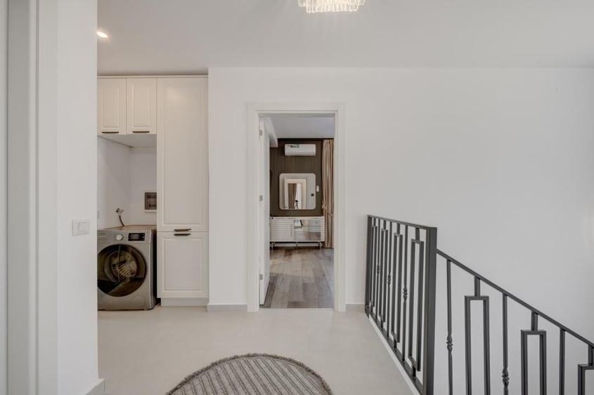 Casă cu 4 camere cu Teren 200 Mp în 1 Decembrie