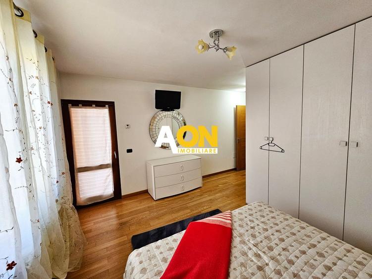 Casă individuală cu 7 camere cu Canalizare în Central