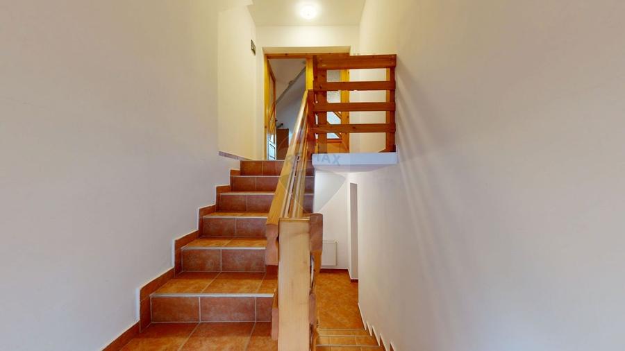 Casă cu 7 camere cu Teren 986 Mp în Plaiul Foii