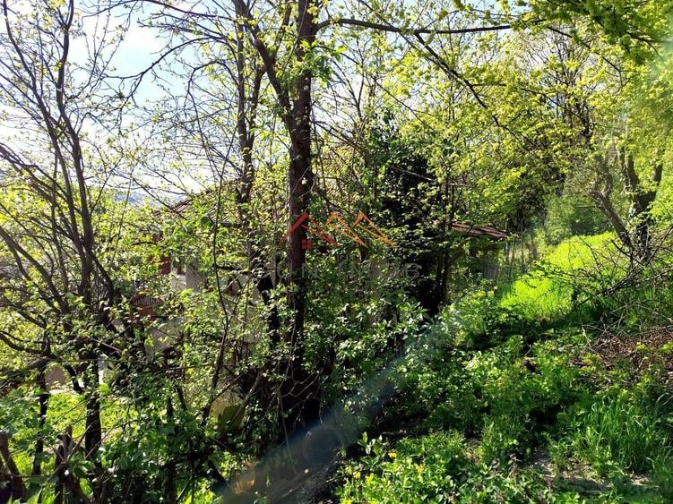 Casă individuală cu 5 camere cu Canalizare în Central