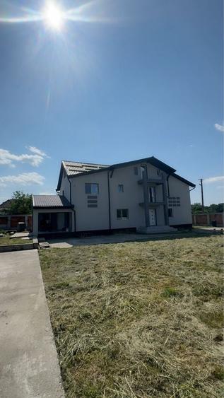 Casă cu 4 camere în Băbeni