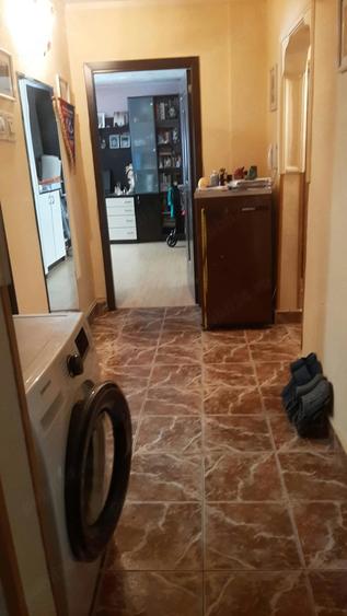 Apartament cu 3 camere decomandat în Drumul Sării