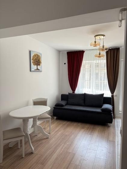 Apartament cu 2 camere decomandat, mobilat în Central