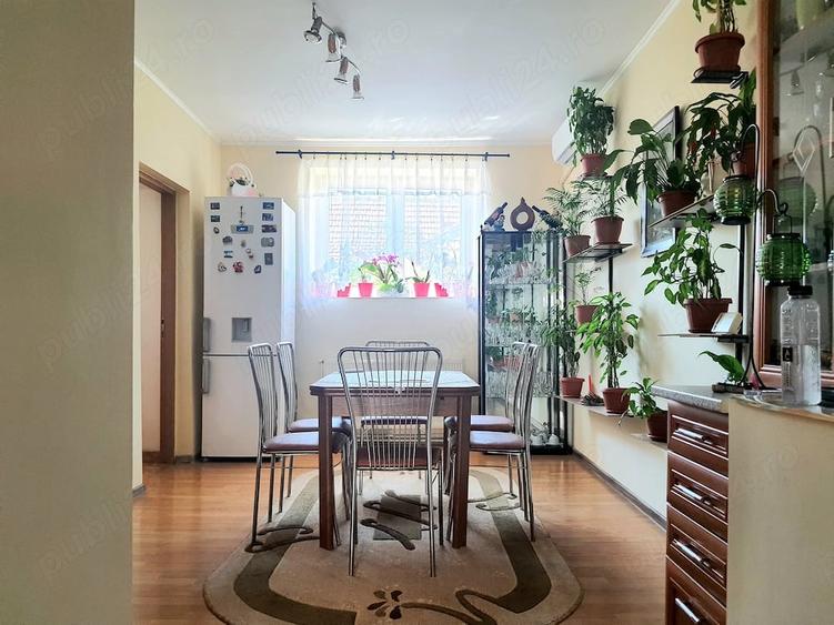 Casă cu Teren 303 Mp în Central