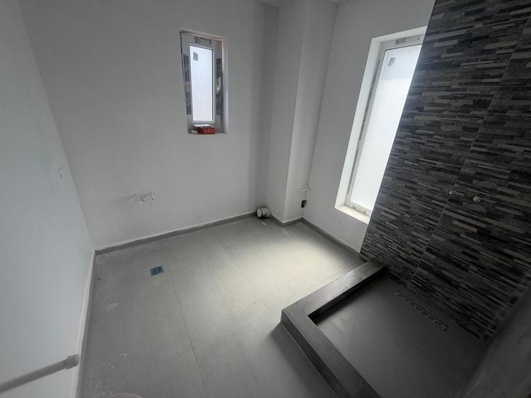 Casă individuală cu 4 camere cu Canalizare în Central