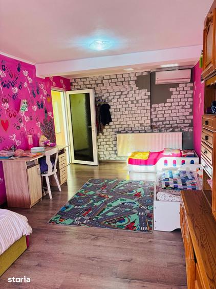 Casă cu 6 camere cu Teren 1085 Mp în Chișlaz