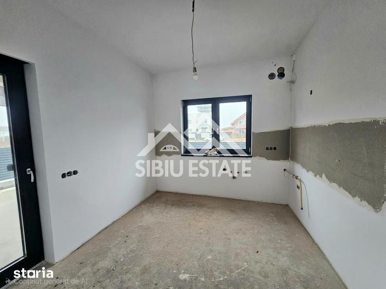 Casă cu 4 camere cu Teren 430 Mp în Cristian