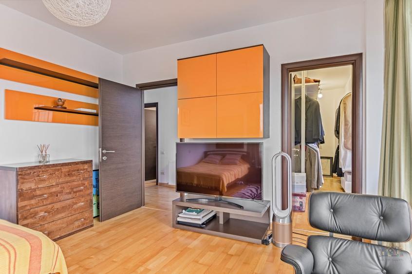 Apartament cu 4 camere semidecomandat în Floreasca