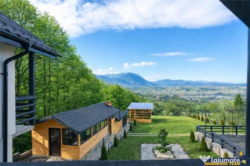 Casă cu 8 camere cu Teren 1100 Mp în Sohodol