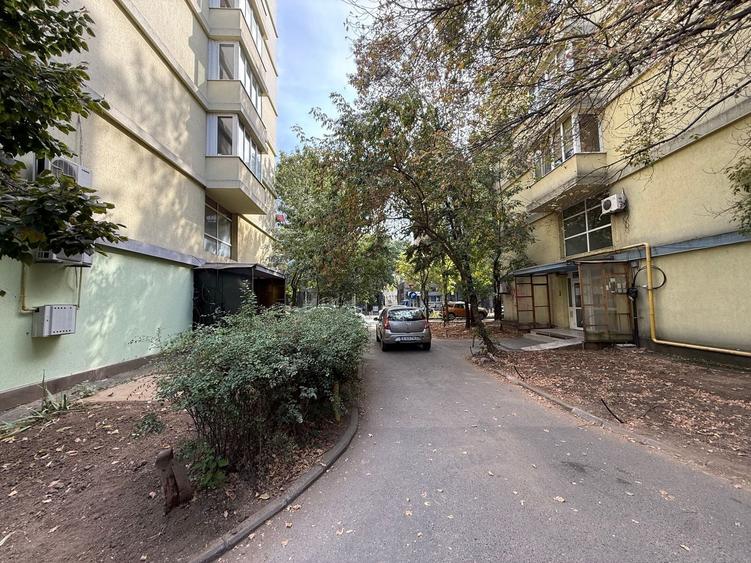 Apartament cu 3 camere decomandat, mobilat în Arcul de Triumf