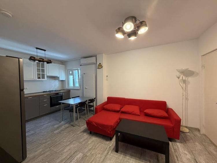 Apartament cu 3 camere decomandat în Olteniței