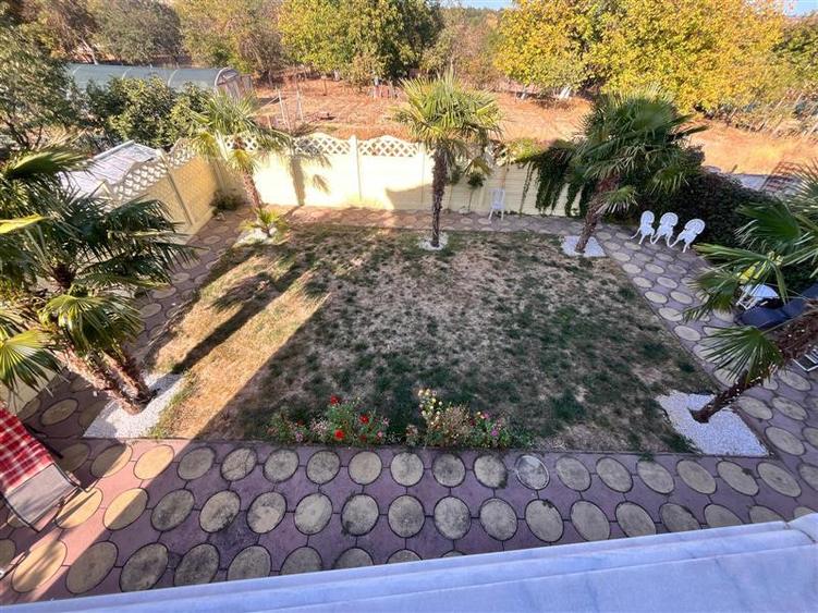 Casă cu 7 camere cu Canalizare în Central
