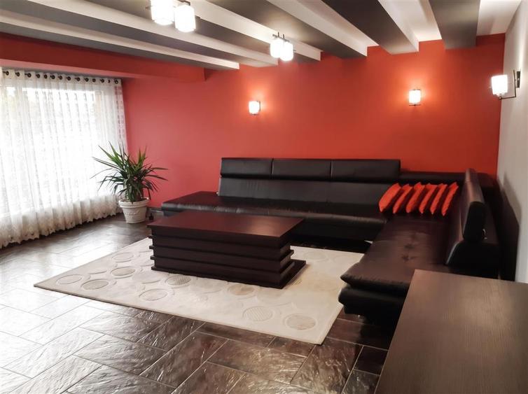 Casă individuală cu 7 camere cu Teren 700 Mp în Sud-Vest