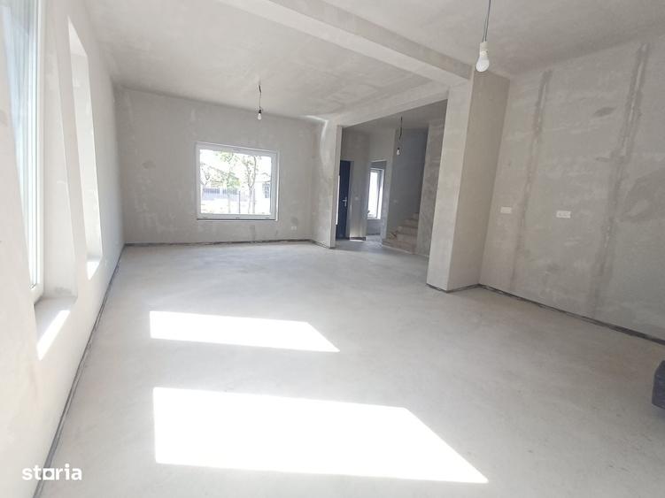 Casă cu 3 camere în Mândruloc