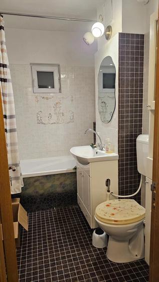 Apartament cu 4 camere decomandat în Inel II