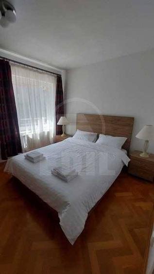 Apartament cu 4 camere semidecomandat în Europa