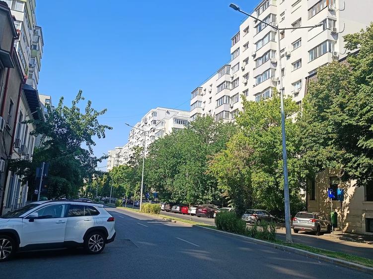 Apartament cu 2 camere decomandat în Banu Manta