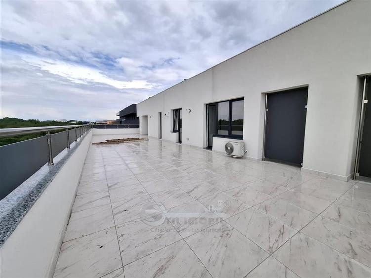 Penthouse cu 3 camere decomandat în Galata