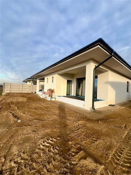 Casă individuală cu 2 camere cu Teren 500 Mp în Nojorid