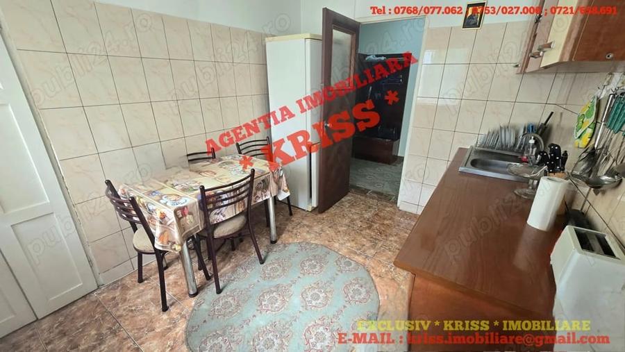 Apartament cu 3 camere decomandat în Găvana