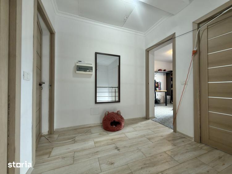 Casă cu 4 camere cu Teren 263 Mp în Sânmihaiu Român