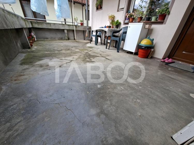 Apartament cu 3 camere nedecomandat, mobilat în Orașul de Jos