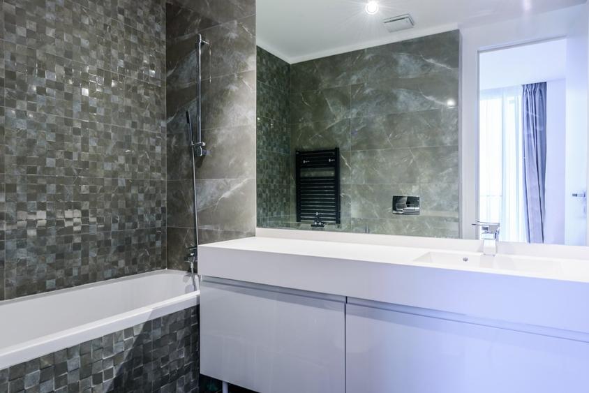 Apartament cu 4 camere decomandat, mobilat în Mamaia