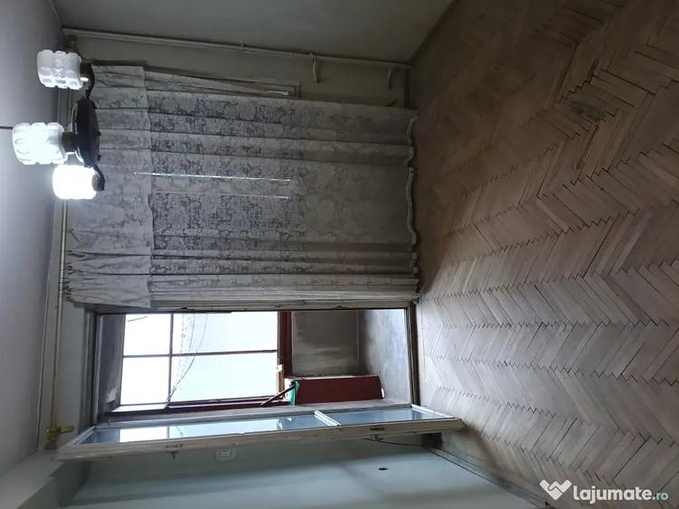 Apartament cu 2 camere nedecomandat în Central