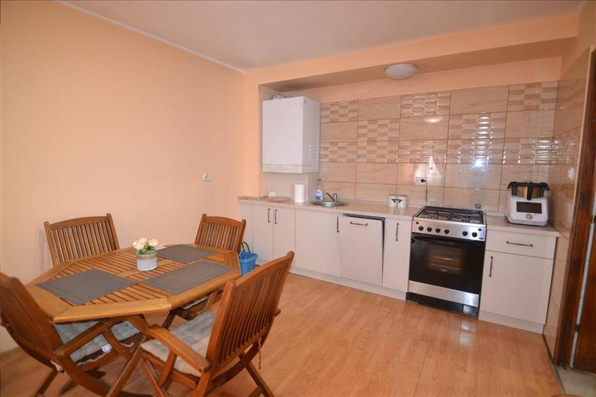 Casă individuală cu 7 camere cu Teren 1723 Mp în Hărman