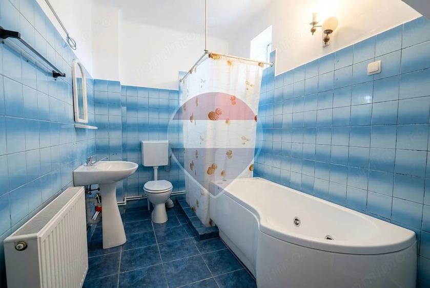Casă cu Teren 1330 Mp în Central