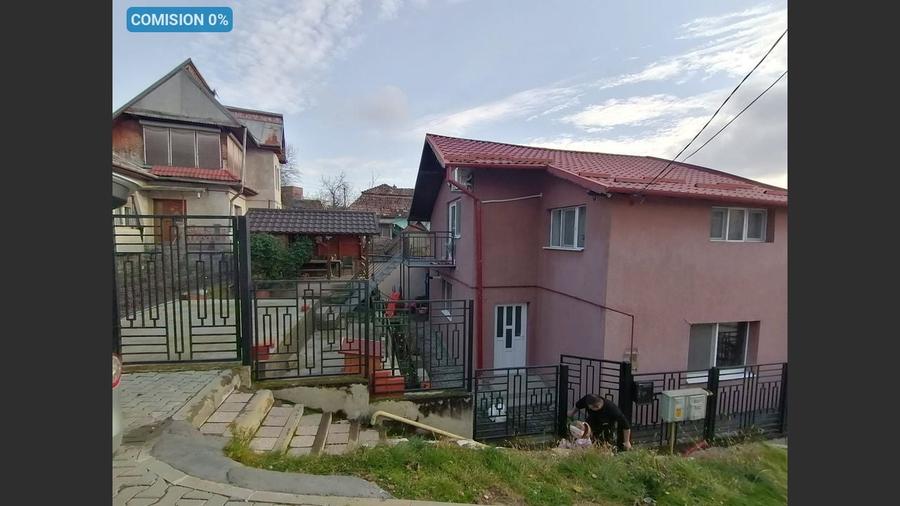 Casă cu 5 camere cu Canalizare în Micro 1