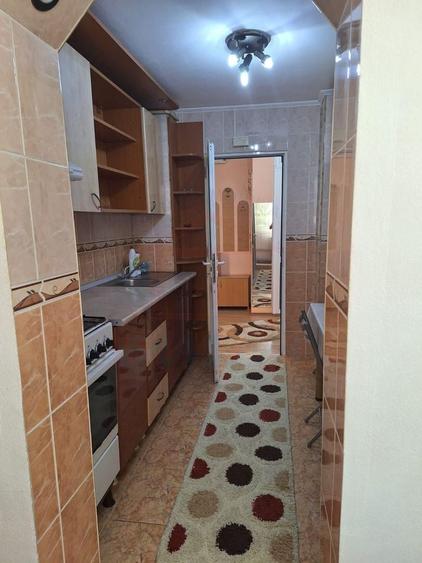 Apartament cu 2 camere decomandat, mobilat în Micro 20
