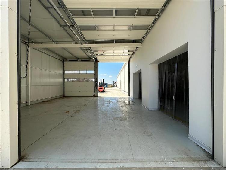 Spațiu industrial, de 300 mp, în Lețcani