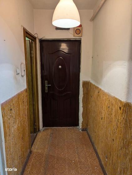 Apartament cu 3 camere decomandat în Tei
