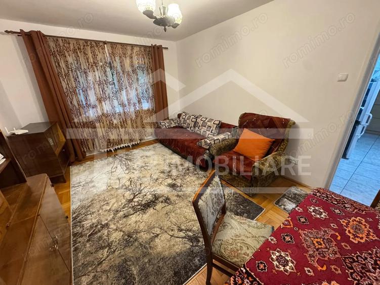 Apartament cu 3 camere semidecomandat în 7 Noiembrie