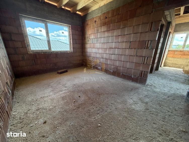 Casă cu 4 camere cu Teren 180 Mp în Dâmbul Rotund
