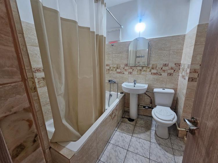 Apartament cu 3 camere decomandat, mobilat în Păcurari